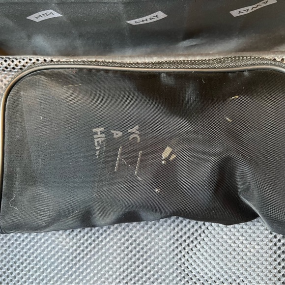 Away Larger Carry On 2018 Northern Lights Collection Iridescent Green Aurora - Picture 6 of 9